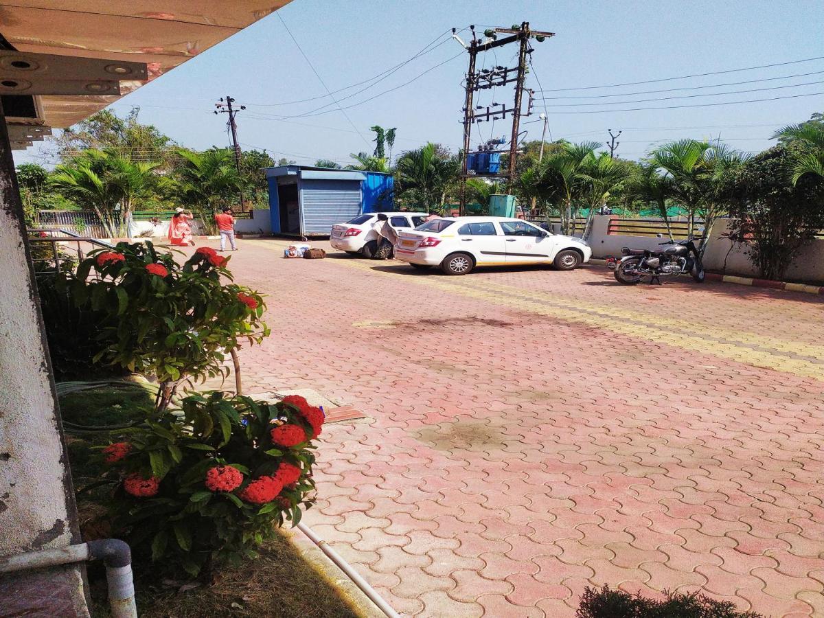 Hotel Wayfare Shirdi Exterior photo